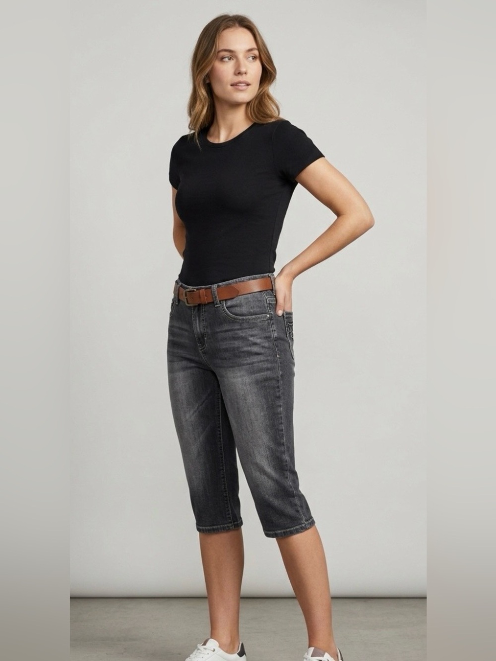 Baccini black denim capri jeans Size 8